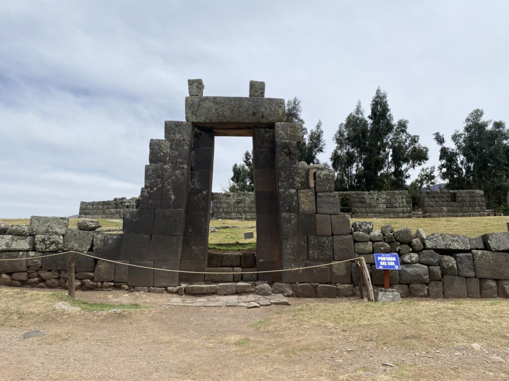 Complexo arqueológico de Vilcashuamán Complexo arqueológico de Vilcashuamán