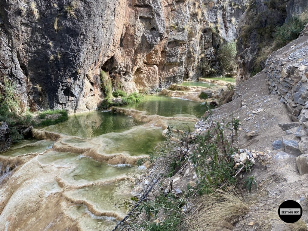 Águas Turquesas de Millpu Águas Turquesas de Millpu