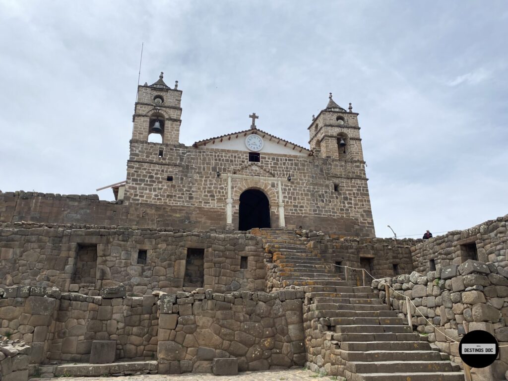 Complexo arqueológico de Vilcashuamán Complexo arqueológico de Vilcashuamán